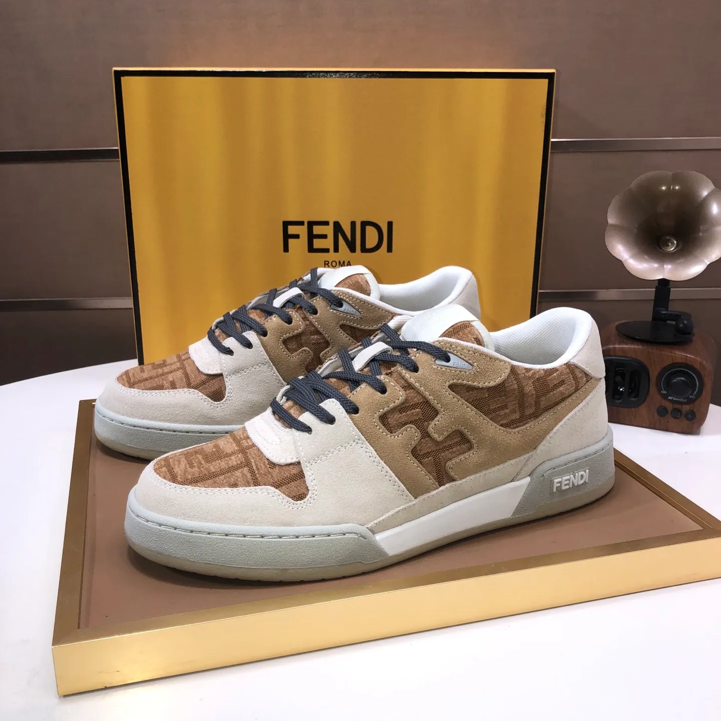 Men's men's shoes 💰600💰 Fendi 2023 latest couple model 🔥 Many 💑 stars have the same style FD match Original one-to-one replica Designer Kim Jones's first sneaker fendi match and Donkey brand Trainer basketball sneakers Material: Original silk leather Lining: Breathable mesh Packaging: Original 1:1 matching high-end packaging Size: Female 35-40 Male 38-44 (45 46. Custom-made (no return or exchange)